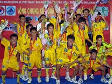 Sông Lam Nghệ An lần thứ 7 vô địch U17 
